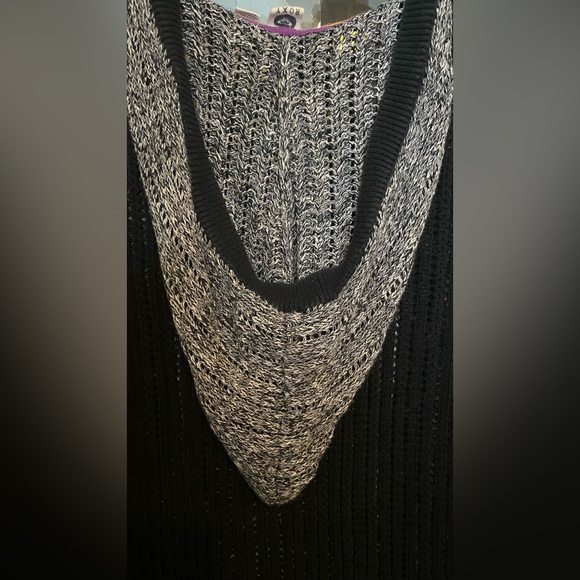 ROXY knitted pullover sweater with hood and front pocket. - Picture 2 of 8